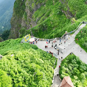 武汉+黄鹤楼+神农架+武当山风景区6日5晚跟团游