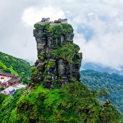 贵州黄果树景区+荔波+西江千户苗寨+梵净山6日5晚跟团游