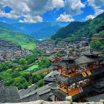 贵州贵阳+黄果树景区+梵净山+镇远县青龙洞+西江千户苗寨+荔波7日6晚私家团