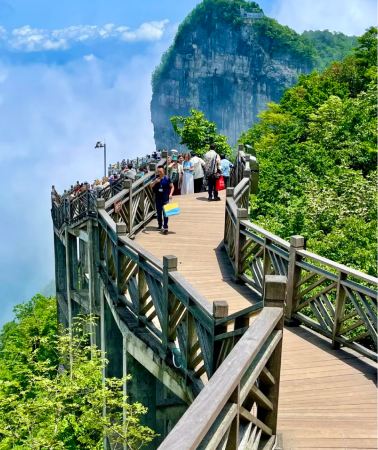 5日4晚 • 張家界+武陵源區+天門山+湘西+鳳凰古城5日4晚跟團遊·楚韻畫嶠·6人純玩&7大VIP通道+贈大峽谷玻璃橋+72奇樓&野奢漫岩山居觀日出