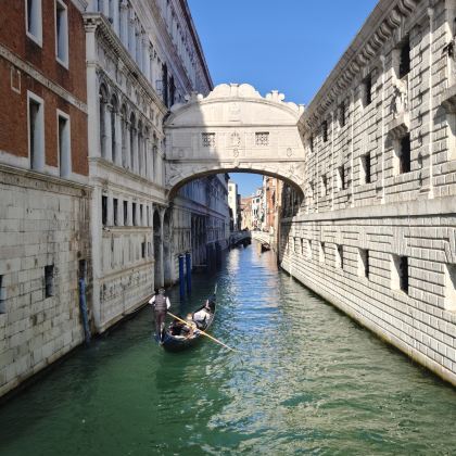 法国+瑞士+意大利5日4晚跟团游