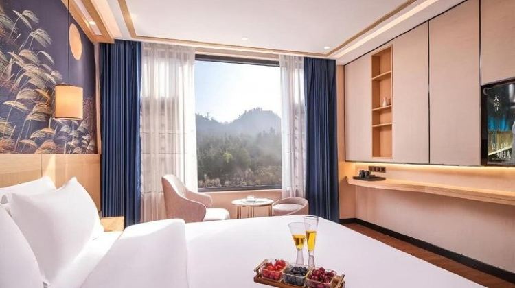 4-Day All-inclusive 4-Day Private Zhangjiajie Tour Includes Glass Bridge& Evening Show