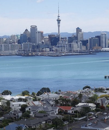 2D • Auckland + Rotorua + Hobbiton™ Movie Set Tours