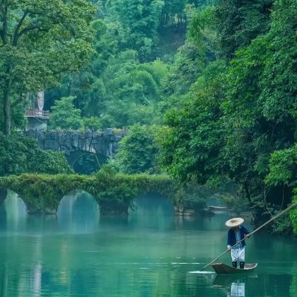 贵州黄果树景区+西江千户苗寨+荔波5日4晚跟团游