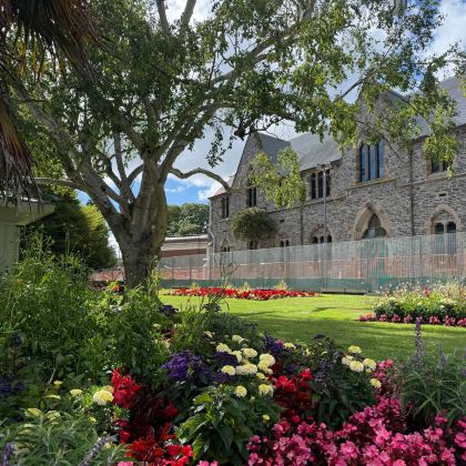 新西兰坎特伯雷大区基督城基督城植物园+摩拉基大圆石+但尼丁火车站+米尔福德峡湾+皇后镇天空缆车+蒂卡波暗夜观星9日8晚拼小团