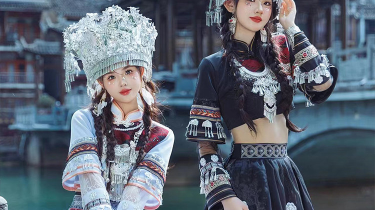 长沙+张家界+天门山+武陵源+湘西+凤凰古城5日4晚跟团游·甄选vip精致团【升级 2+1航空旅游车】长沙自由行+•赠『大峡谷游船+天门山索道往返+苗服体验』赏『湘西美景』品『特色美食』