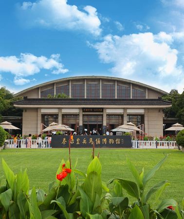 5D4N • Xi'an + Hukou Waterfall Scenic Area + Emperor Qinshihuang's Mausoleum Site Museum - Lishan Garden + Mount Hua