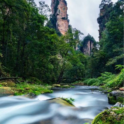 张家界+武陵源区+天门山+湘西+凤凰古城4日3晚跟团游