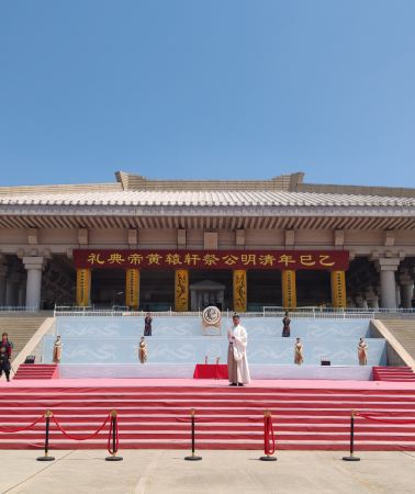 6天5晚 • 協助代訂火車票｜法門寺＋乾陵＋壺口瀑布國家地質公園＋兵馬俑保證入場＋城牆｜延安 2 天 滿 14 人升等 2＋1 座車｜西安 5 鑽飯店 ＋ 1 晚延安