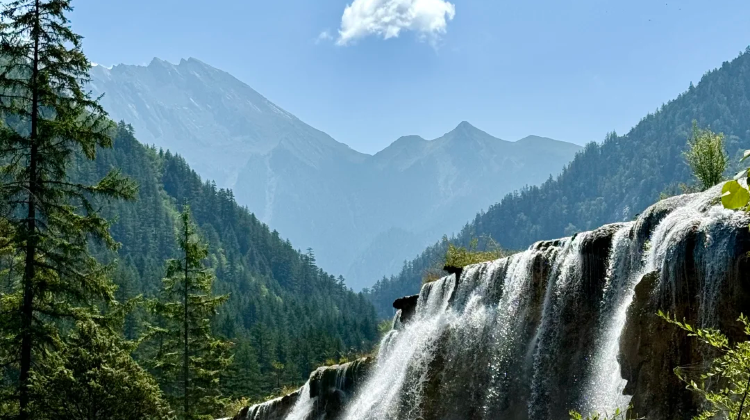 6-Day 6-day 5-night · Private Tour · Chengdu + Jiuzhaigou + Huanglong National Scenic Area + Sanxingdui Museum