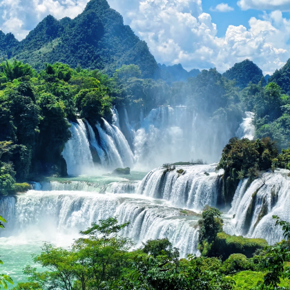 广西南宁+巴马+德天跨国瀑布景区+北海6日5晚跟团游