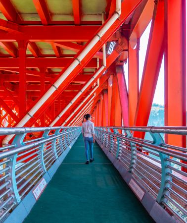 6D5N • Boutique tour English guide, Zhangjiajie boutique tour avatar mountains + Glass Bridge Fenghuang + Furong Town + Aizhai Bridge:English Guide & Miao Costume drone photos + waterfall town Furong