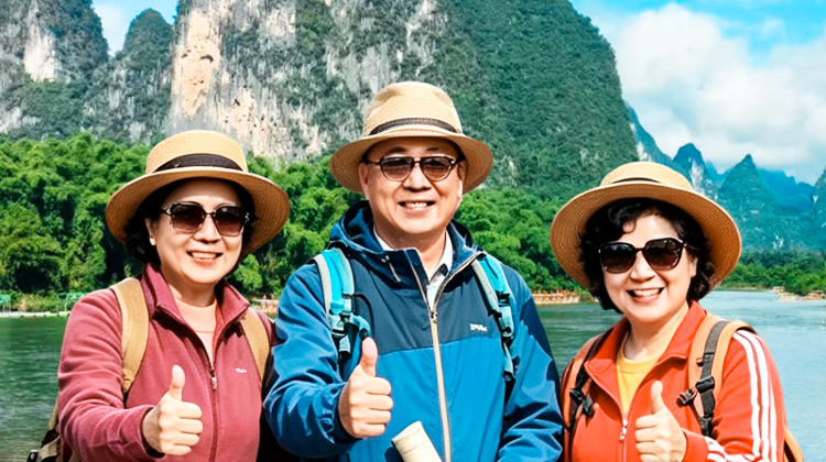 4-Day China + Guilin + Yangshuo: Guilin Li River 3-star cruise & Impression Sanjie Liu Show