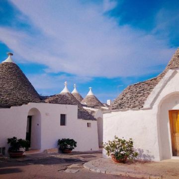 意大利罗马+马耳他瓦莱塔+庞贝古城考古遗址+阿马尔菲海岸+马特拉洞窟民居+阿尔贝罗贝洛+众神之路+陶尔米纳+巴勒莫+蓝洞14日12晚跟团游