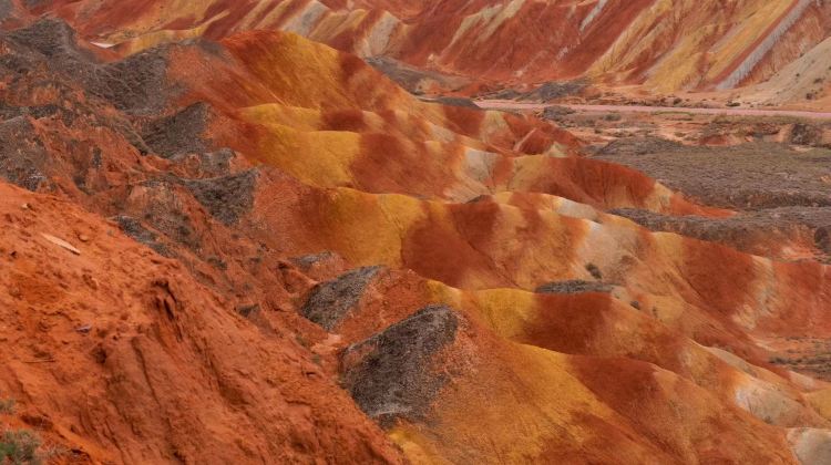 9-Day China Classic Silk Road Adventure Private Tour from Urumqi·Xinjiang, Dunhuang, Zhangye and Xining丨Mogao Caves, Colorful Danxia and Chaka Salt Lake