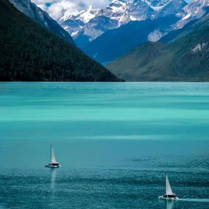 西藏拉萨+林芝+日喀则+布达拉宫+珠峰大本营+雅鲁藏布大峡谷+羊卓雍错9日8晚跟团游