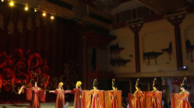 5D4N · Group Tours ·  Terracotta Army + Xi'an City Wall + Xi'an Museum + Han Yangling National Archaeological Site Park, a  tour for history buffs, museum lovers, and cultural explorers.