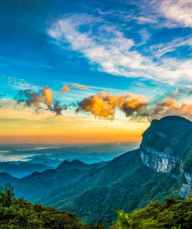 8天7晚 • 天生三橋絕世喀斯特天坑奇觀＋金佛山北緯30度神秘奇景＋烏江寨夜景，觀看精彩無人機燈光秀