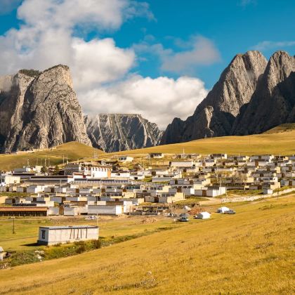 兰州+甘南+黄河九曲第一湾+拉卜楞寺+扎尕那+若尔盖花湖生态旅游区+达尔宗湖4日3晚拼小团