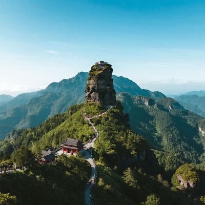 贵州黄果树景区+梵净山+荔波+西江千户苗寨+镇远县6日5晚跟团游