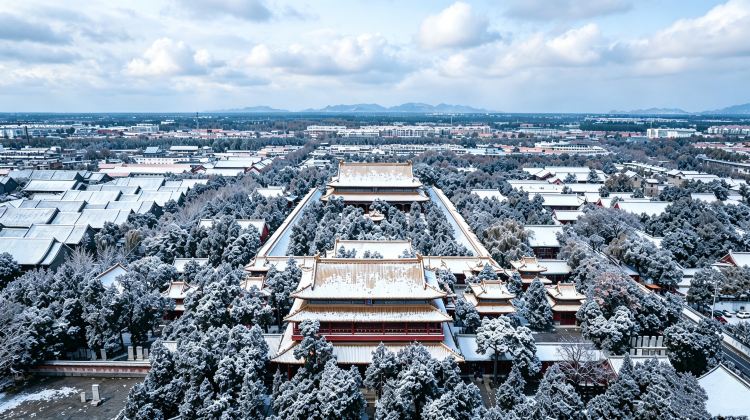 7-Day Jinan + Tai'an + Qvfu + Qingdao + Weihai + Yantai. Explore Shandong's unique landscapes and rich historical heritage.