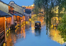 杭州+乌镇+西塘3日2晚跟团游·【携程自营 金牌导游】『夜宿乌镇+杭州高评分开元酒店』赠~【双摇橹船+汉服游园】经典~『5A3水乡 乌镇+南浔+西塘』美食~【5星自助早 50御茶宴】<B线住乌镇内|C线含宋城|D线25人小团>纯玩