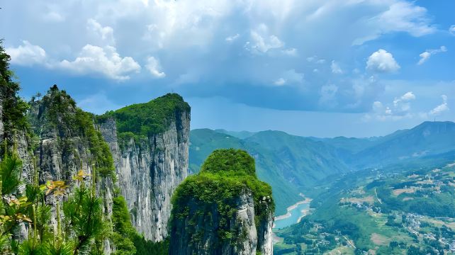 恩施市+恩施大峡谷+屏山峡谷5日4晚跟团游·2+1座头等舱+金牌导游+8大核心景区+必乘景交+赠308元礼包+宿大峡谷景区+2天外免费退