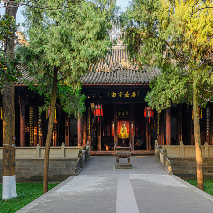 历史人文·成都半日独立/亲子营【诸葛密令·小小军师招贤记】穿越三国，完成换装，化身“三国小军师”，领取手册+武侯祠探秘，完成手册解密或锦囊妙计+颁发活动证书