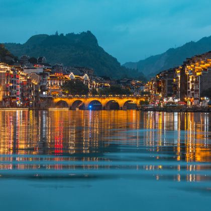 贵州安顺+荔波+雷山+黄果树景区+荔波小七孔景区+西江千户苗寨5日4晚私家团