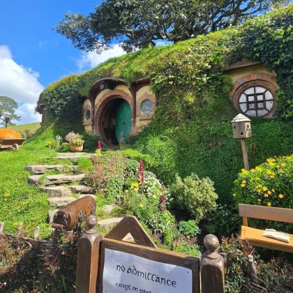 新西兰南岛+北岛+皇后镇+罗托鲁瓦+奥克兰+特卡波湖+库克山11日10晚跟团游