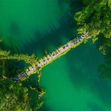 贵州黄果树景区+荔波+西江千户苗寨+中国天眼景区6日5晚拼小团