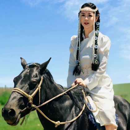 呼和浩特+希拉穆仁草原+鄂尔多斯+响沙湾+成吉思汗陵5日4晚跟团游