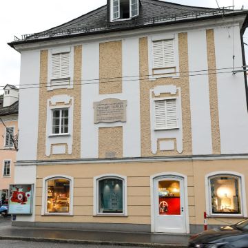 捷克布拉格+德国慕尼黑+奥地利维也纳+布达佩斯+施华洛世奇水晶世界+布拉格城堡8日7晚跟团游