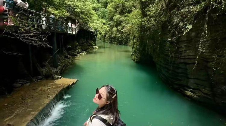 恩施市+恩施地心谷景区6日5晚私家团·『Classic榜单〓人气之星·自选车型升级』包车随心游『星空下的夜景 ·5大秘境解锁』赠价值530元景区小交通+必消景交 | 宣恩百米竹筏·赏非遗表演·央视推荐>1日景点任意选·费用已含