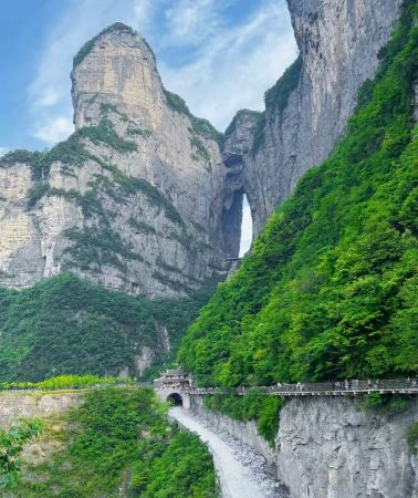 4D3N • Zhangjiajie + Fenghuang + Avatar Mountains + Tianmen Mountain: Miao Costume Experience & Ancient Town Night Cruise