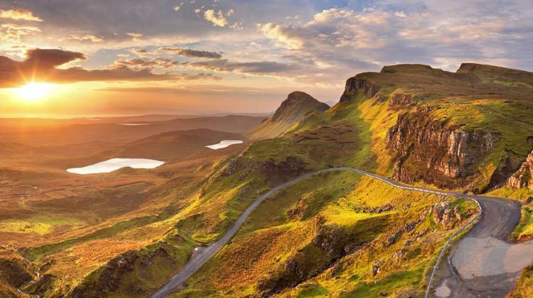 <3天>【8人小团 纯玩苏格兰全景】·苏格兰高地+天空岛：格兰芬南铁路高架桥重温哈利波特蒸汽小火车+罗蒙湖之歌+007取景地格伦科峡谷+尼斯湖神秘水怪+皇室之爱圣安德鲁斯 (高地特色民宿含早)