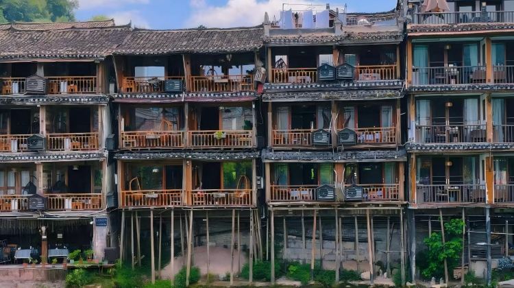 6D5N · Private Tours · Zhangjiajie National Forest Park + Zhangjiajie Grand Canyon + Tianmen Mountain National Forest Park + Furong Town + Fenghuang Ancient Town