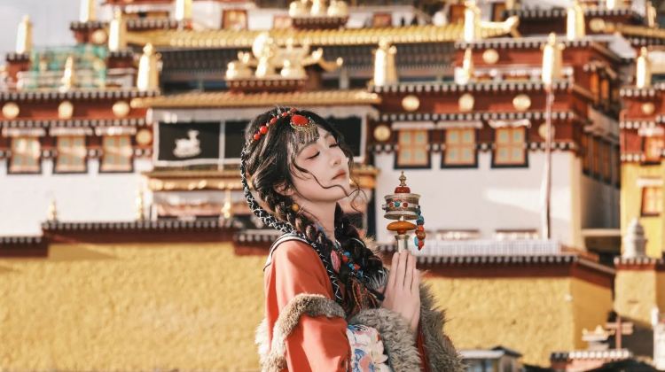 【奔赴彩云之南|云南丽江+大理+香格里拉+泸沽湖8日游私家团】·行程可调整+可定制+ 限时升级双景观房+享+双旅拍+藏服带妆+骑行旅拍+双乘船体验+篝火晚会+雪山大索道+普达措+松赞林寺+洱海