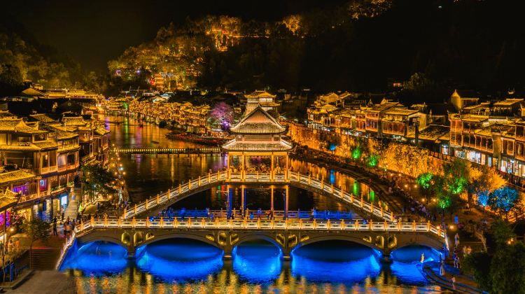 5-Day Zhangjiajie National Forest Park + Zhangjiajie Grand Canyon + Baofeng Lake + Tianmen Mountain National Forest Park + Fenghuang Ancient Town·  