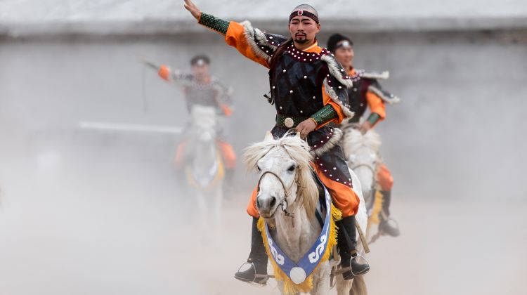 6-day 5-night · Private Tour · Hohhot + Ordos Prairie + Whistling Dune Bay + Kubuqi Desert