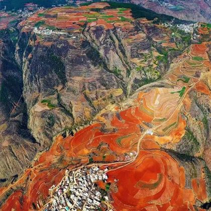 云南昆明+抚仙湖+建水+元阳+蒙自+普者黑风景区+泸西+弥勒+东川红土地+元谋11日10晚私家团