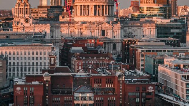 <5天>【易遊歐洲 1人成團】英格蘭+蘇格蘭·曼徹斯特進約克出+倫敦深度+劍橋學府+溫莎城堡+每週鐵發+附贈倫敦Citywalk+探訪遠古巨石陣+羅馬古城巴斯+拜伯裏