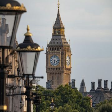 英国9日8晚拼小团