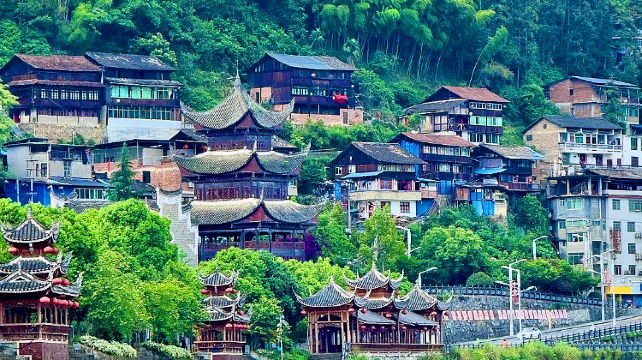 7-Day In-depth Guizhou Tour· Guiyang, Longli Ancient Town, Ouli Miao Village,  Wendou Miaozhai,Yaoguang Dong Village, Pingqiu Village | Bonfire Party