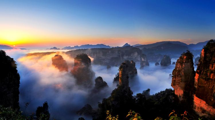 3D2N · Group Tours · Zhangjiajie Highlights: Avatar Mountains + Tianmen Mountain·5-diamond hotels throughout, small-group tour for 1-8 guests.