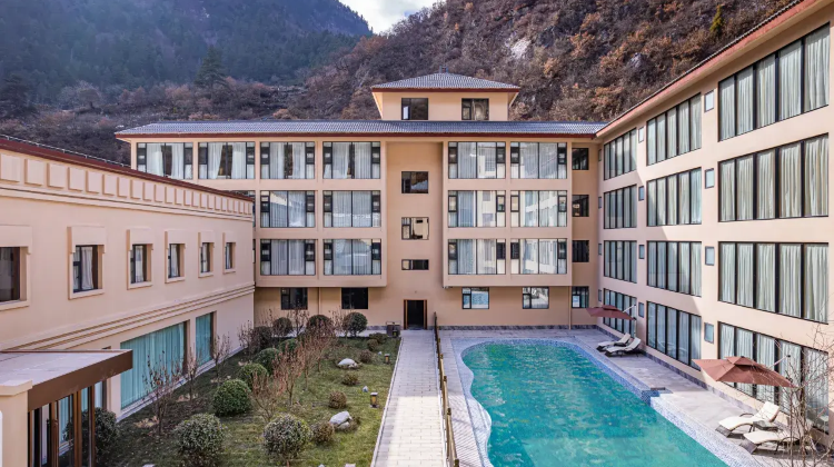 5D4N · Private Tours · Sichuan Highlights : Jiuzhaigou & Huanglong & Sanxingdui & Panda Base. Direct high-speed rail. Free Sichuan Opera Face-changing + Complimentary SIM & adapter on inquiry