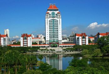 厦门南普陀寺+胡里山炮台+环岛路+集美学村一日游【[性价比高]无自费，无套路5-7小时纯玩，从日出玩到日落，南普陀祈福，曾厝垵逛吃！】