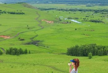 辉腾锡勒草原+乌兰哈达火山一日【上门接送/无购物/4人包车】【鲜花草原-辉腾锡勒草原，《国家地理》推荐乌兰哈达火山群；一日阅尽醉美草原、火山熔岩地貌奇观。】