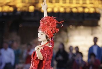 凤凰古城《边城》大型森林剧场晚会【此剧根据湘西凤凰籍著名文学家沈从文先生小说《边城》进行改编创作。】