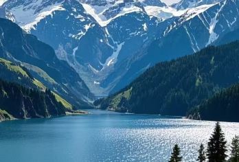 天山天池一日游【深度游『含往返大巴车+大门票』无购物经典线】【[轻松出行]多个集合点可供挑选，让出行更自由舒适】